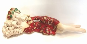 Anioł ceramiczny leżący 