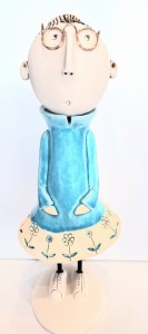 Figurka ceramiczna dziewczynka turkusowa 