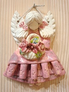 Anioł ceramiczny różowy 