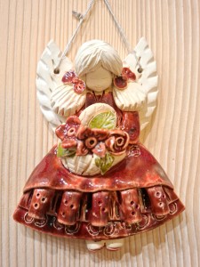 Anioł ceramiczny bordowy 